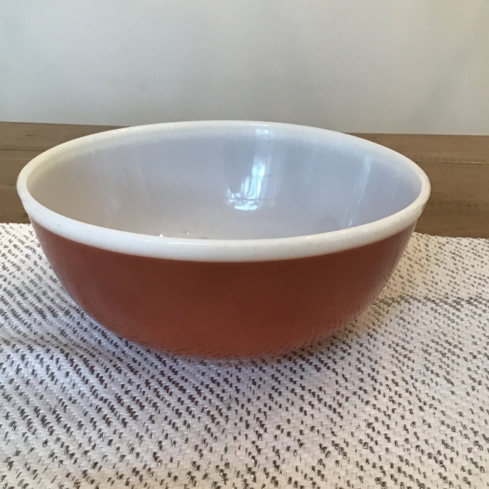 Vintage Pyrex Americana Brown mixing bowl.